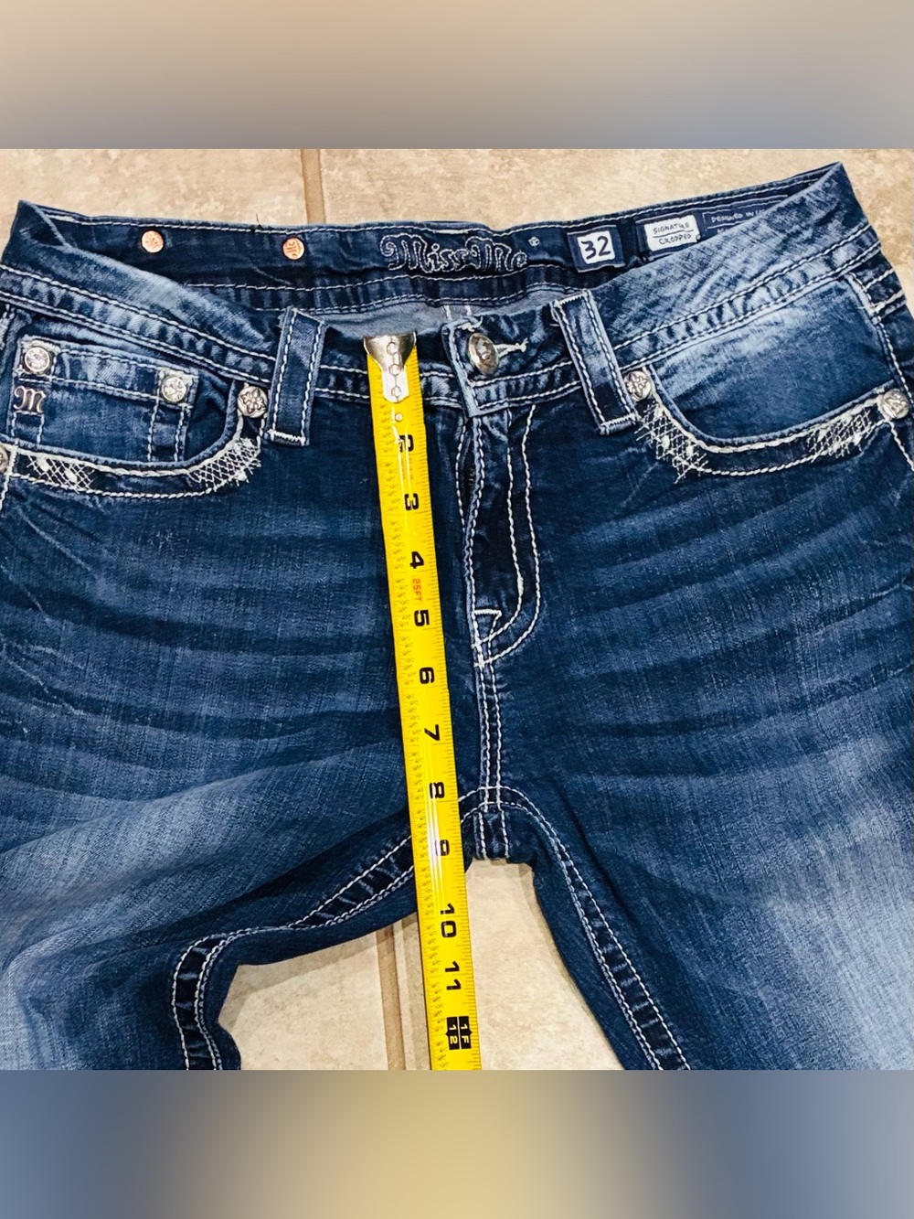 Miss Me Signature Cropped Frayed Stretch Jeans 32x25.5 EUC - Picture 8 of 12